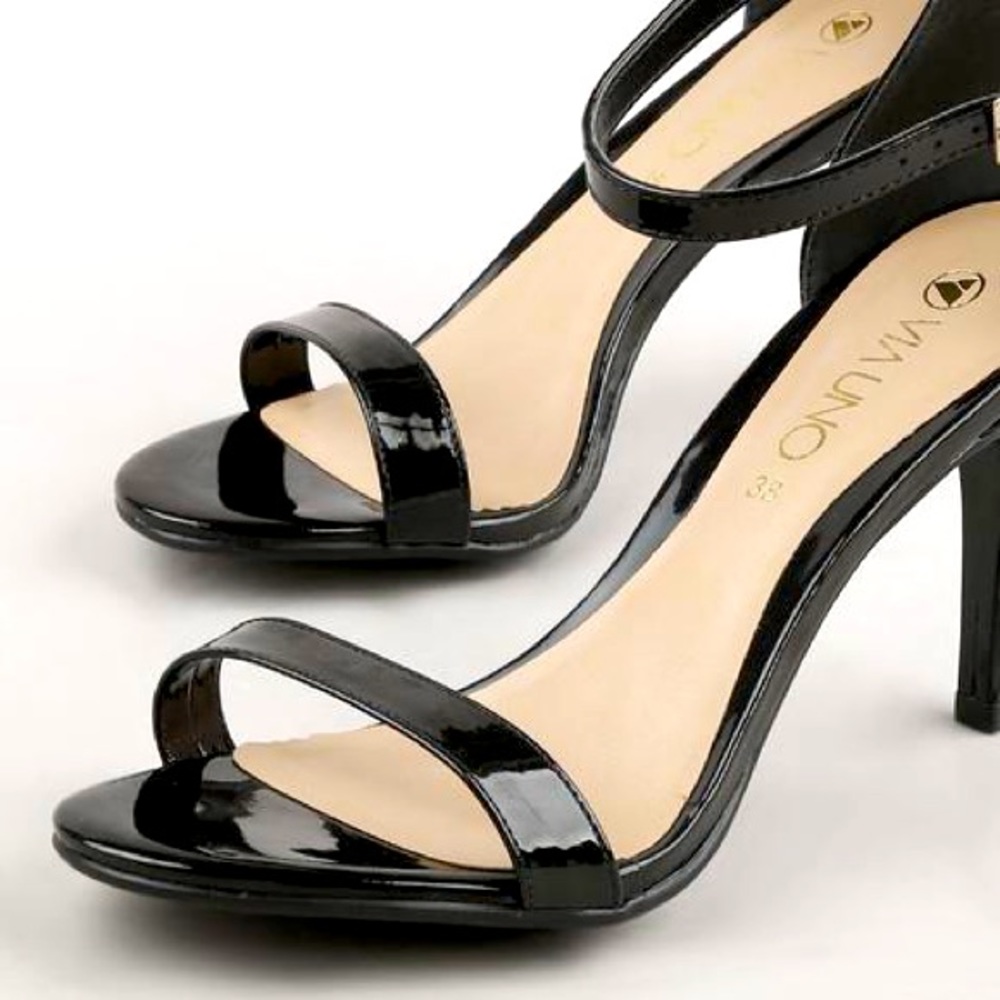 Via Uno patent leather sandal heel
